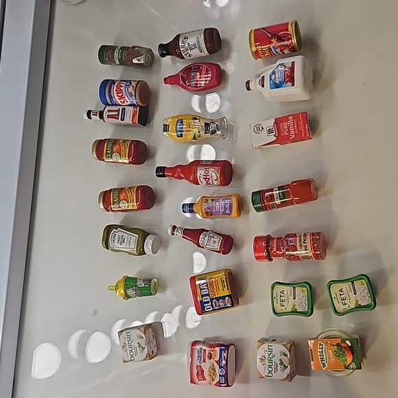 Over 100 mini brands - Picture 5 of 7